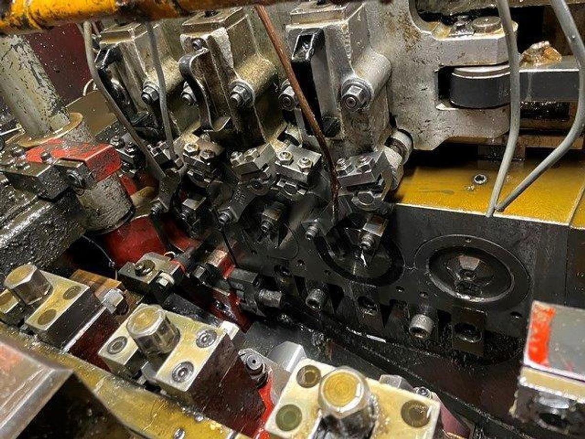 Gebraucht ASAHI OKUMA BF-1310-3 – 3 Matrizen / 3-Stufen Mehrstufenpresse (Progressive Header)