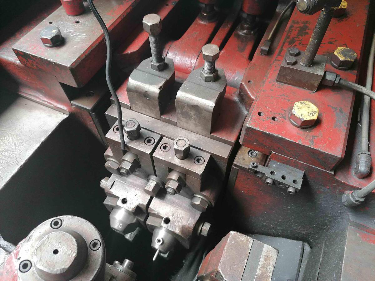 Gebraucht ASAHI OKUMA AOT-10B – 2 Matrizen / 2-Schlag Mehrstufenpresse (Cold Header)