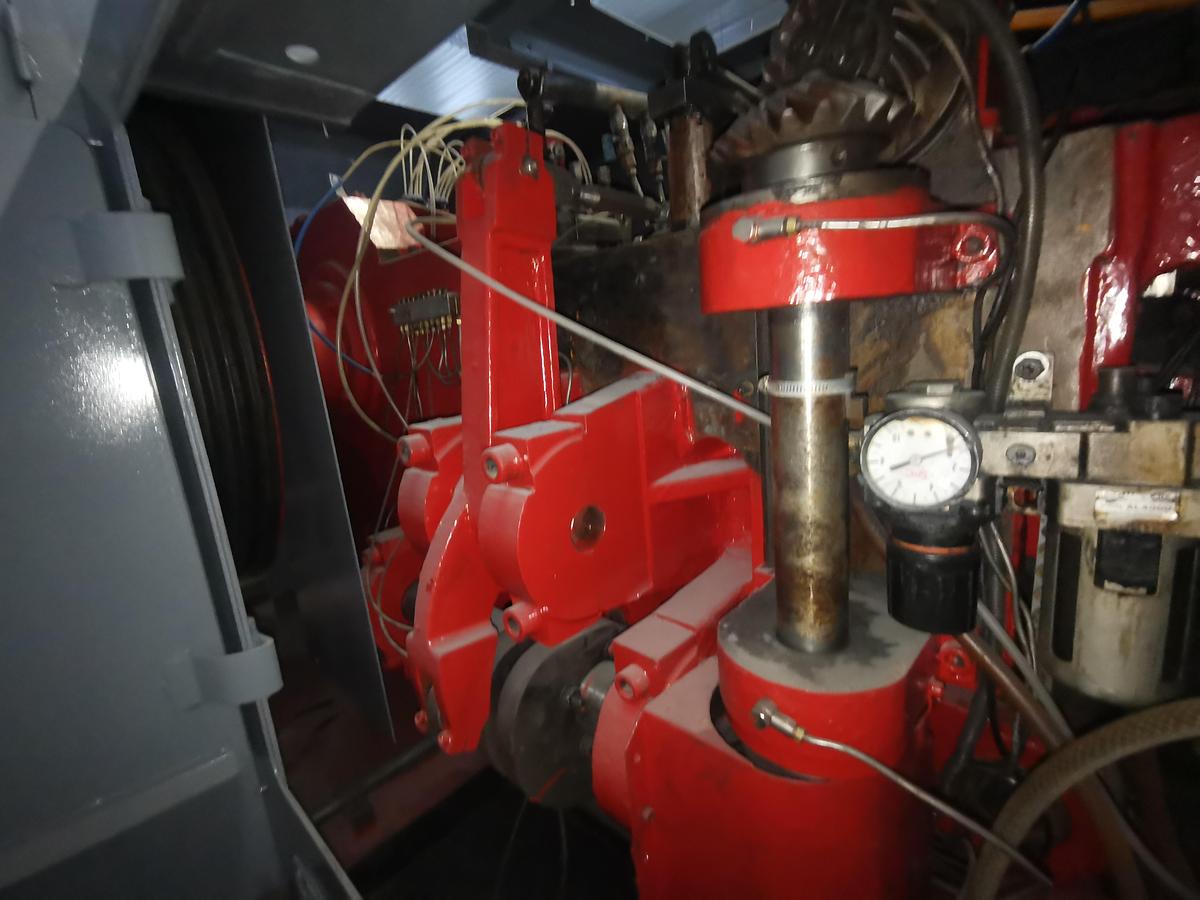 Gebraucht CHUN ZU CBF 63S – 3 Matrizen / 3-Stufen Mehrstufenpresse (Bolt Former)