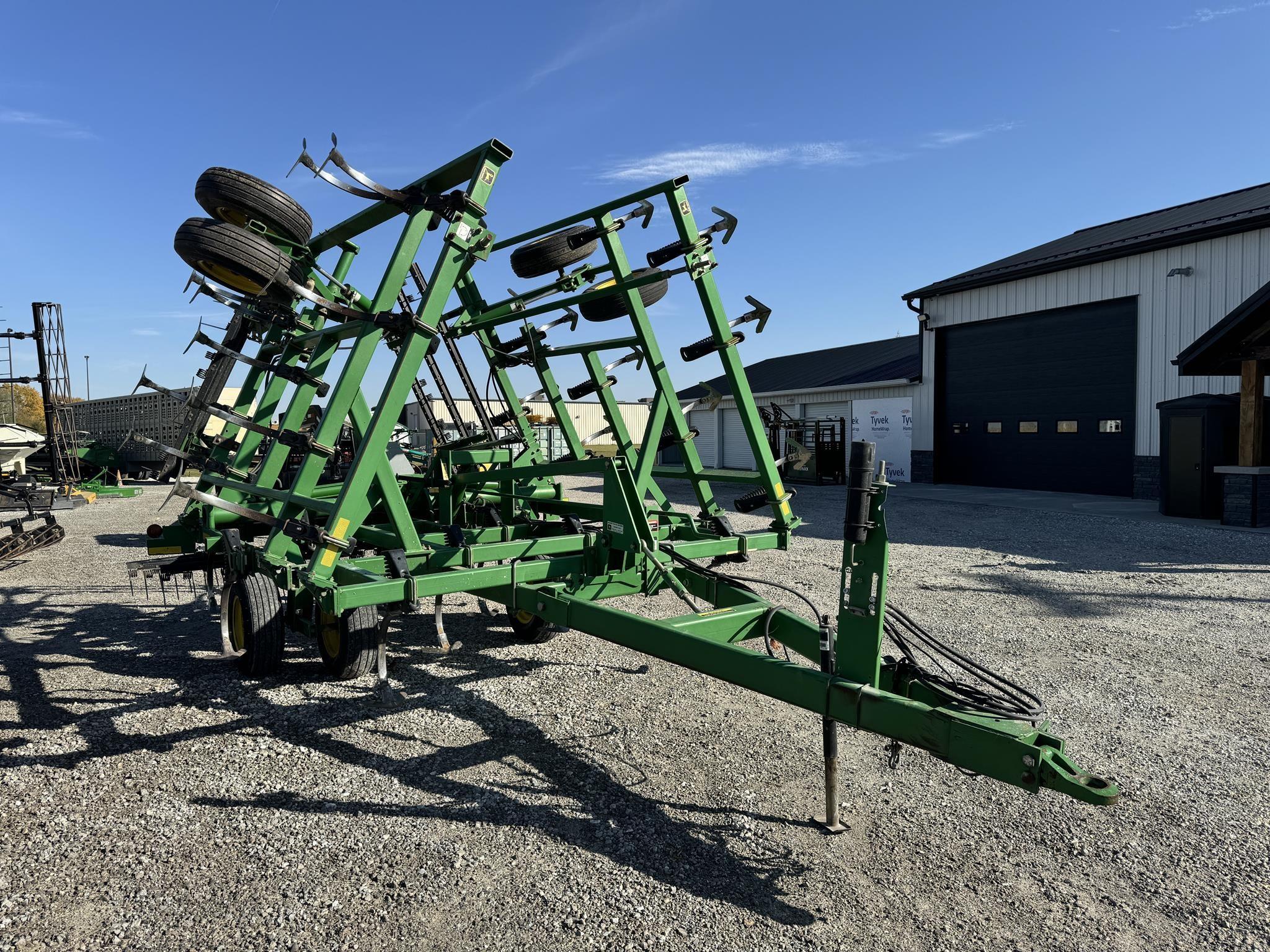 Used JOHN DEERE 980