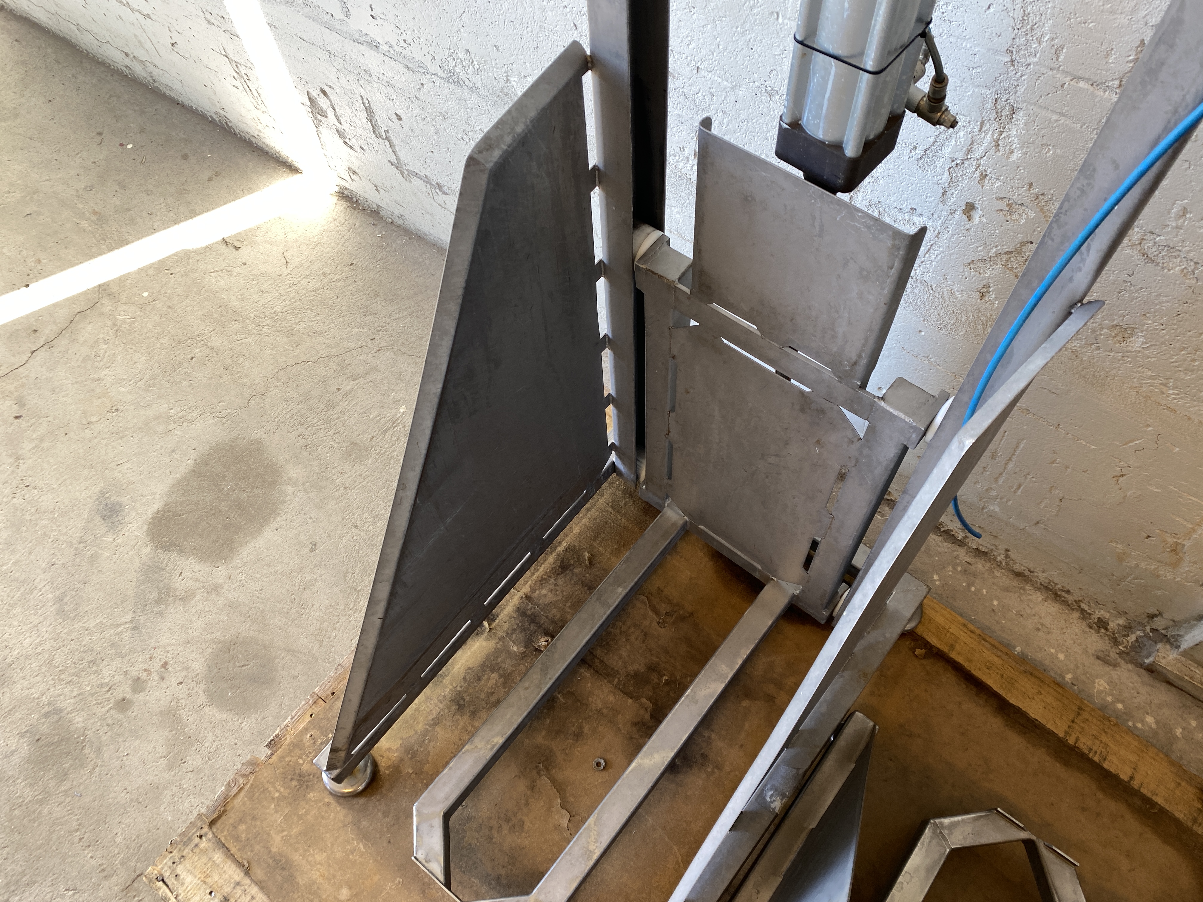Refurbished #1359 Backlyft 60x40