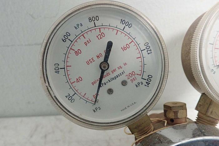 Used Fisher Scientific Company FS-100 CGA-580 Double Gauge Regulator