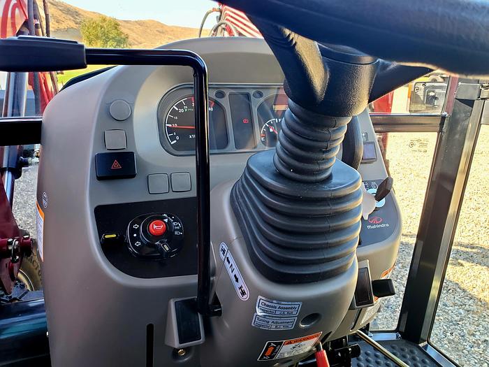 Mahindra 2665ST Tractor w/ Loader ** 2 hrs - Never Used **