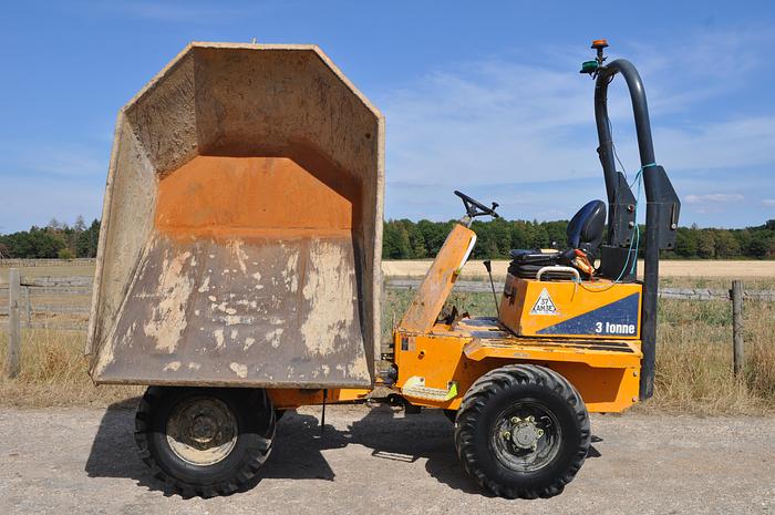 Used 2015 THWAITES 3 TONNE SWIVEL