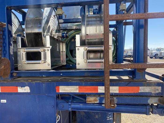 Used 2012 Kenworth Oil and lube service truck