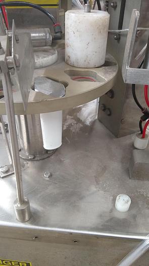 Usado Modern Packaging - Sr-60 Cup Filler with oversealer