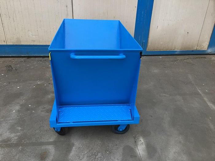 Usato CONTENITORE RIBALTABILE CON RUOTE PER TRUCIOLI
