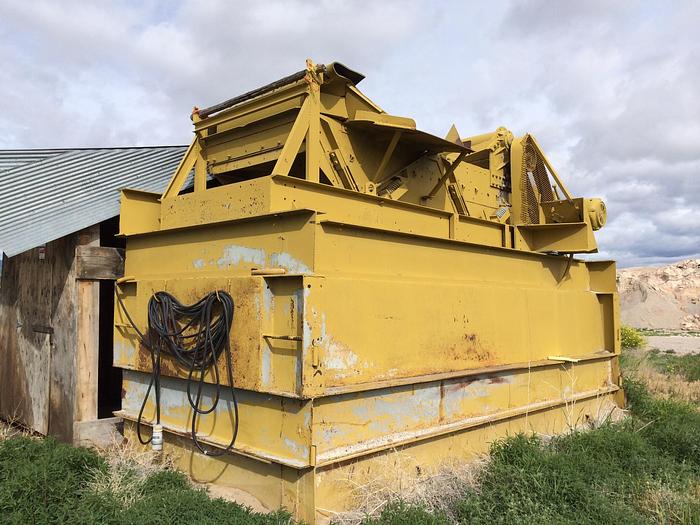 Used UNIVERSAL 4x11 SCREEN/CONVEYOR SET