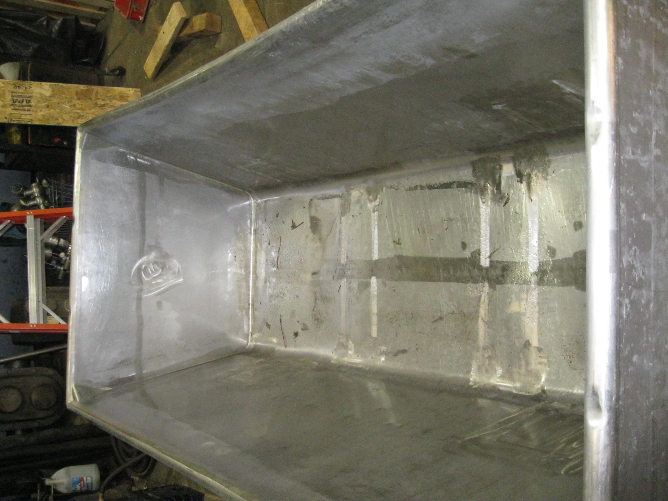 Usado 300 GALLON HORIZONTAL S.S. TUB