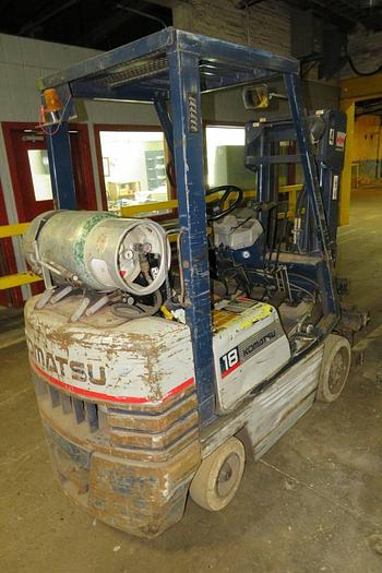 Used 3,000 POUND KOMATSU FG18ST15 PROPANE FORKLIFT WITH SIDE SHIFT - ON HOLD IU