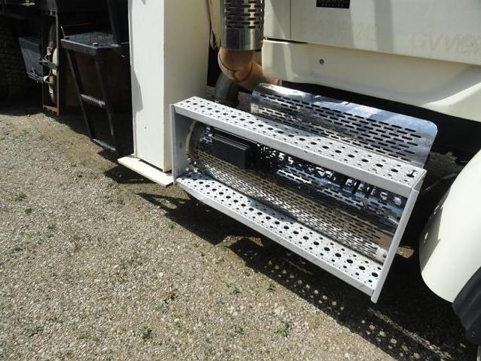 Used 2009 STERLING L9500
