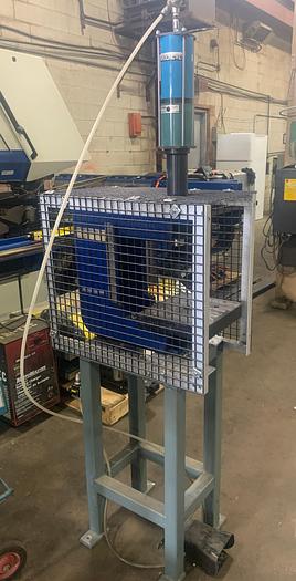 Used Multicyl 7 1/2 Ton C Frame air press