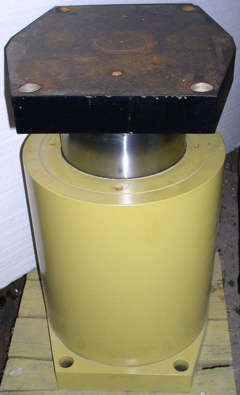 Used 565 Ton Atlas / Parker Hydraulic Cylinders; 5" str.; 12" bore, 9" rod, 10,000 psi; 33 in stock