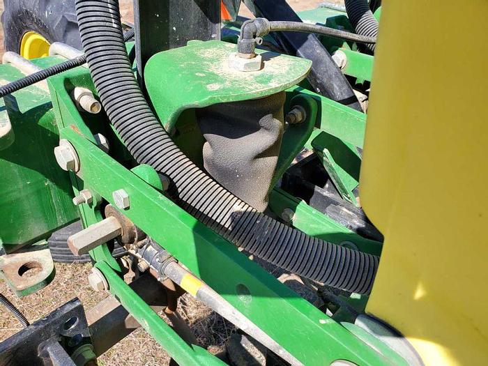Used 12R22 John Deere 1735 Beet Planter