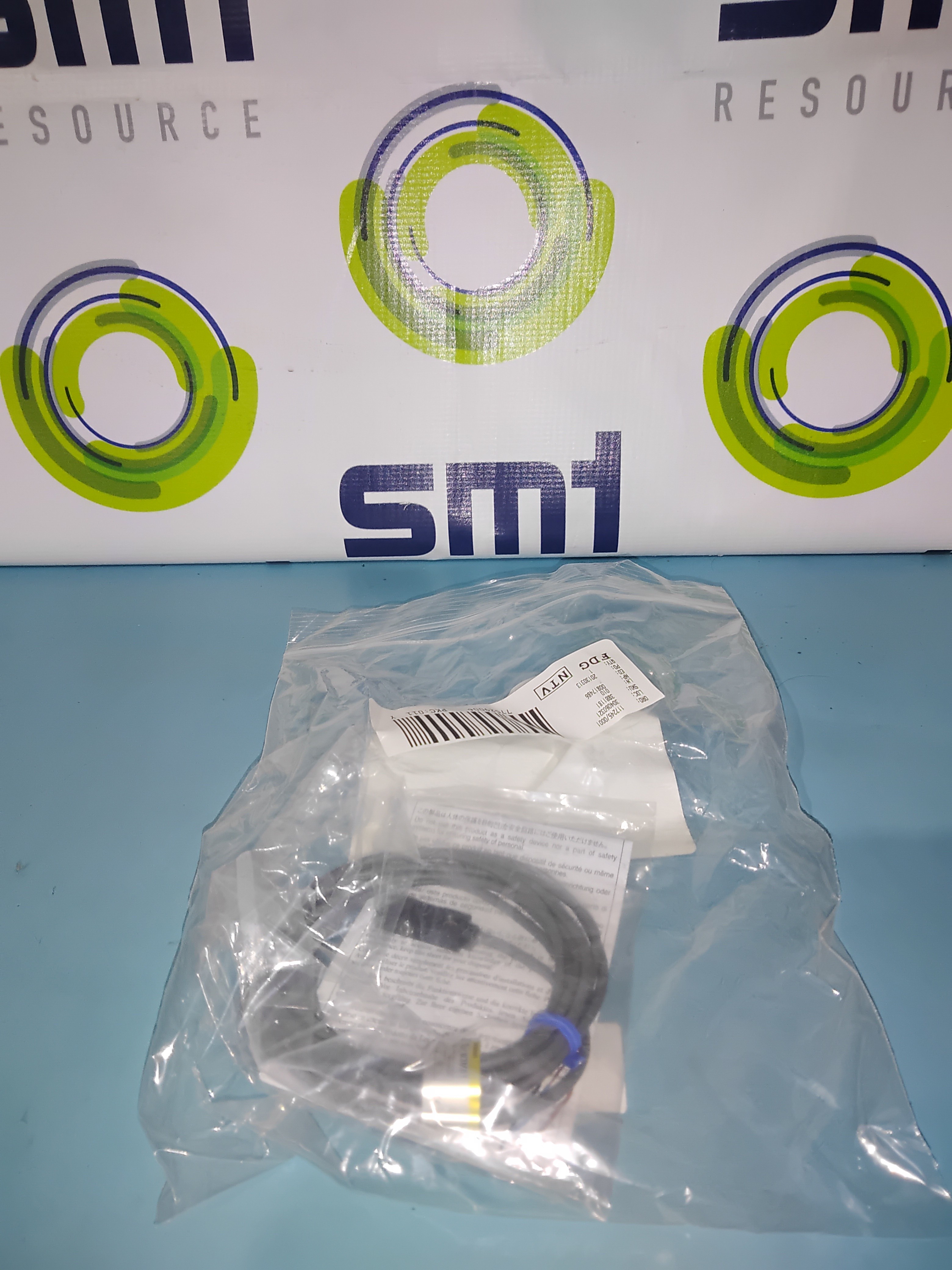 OMRON Z Axis Proximity Sensor TL-W3MB1
