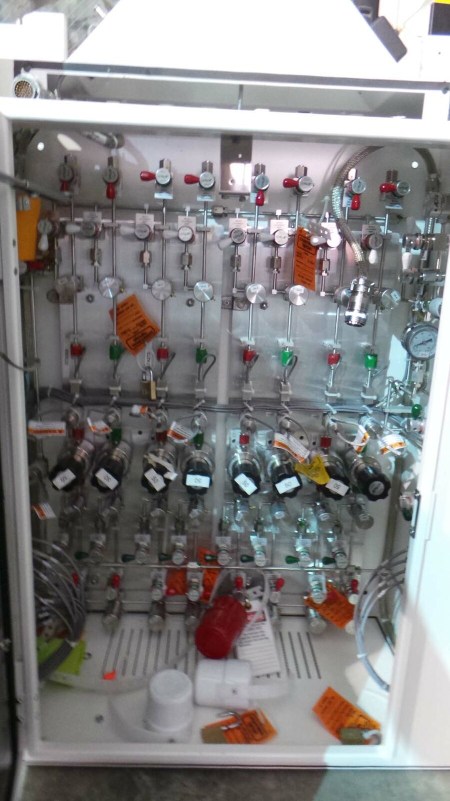 Used Air Products 210173 Cabinet, Gasguard Gas KR / NE