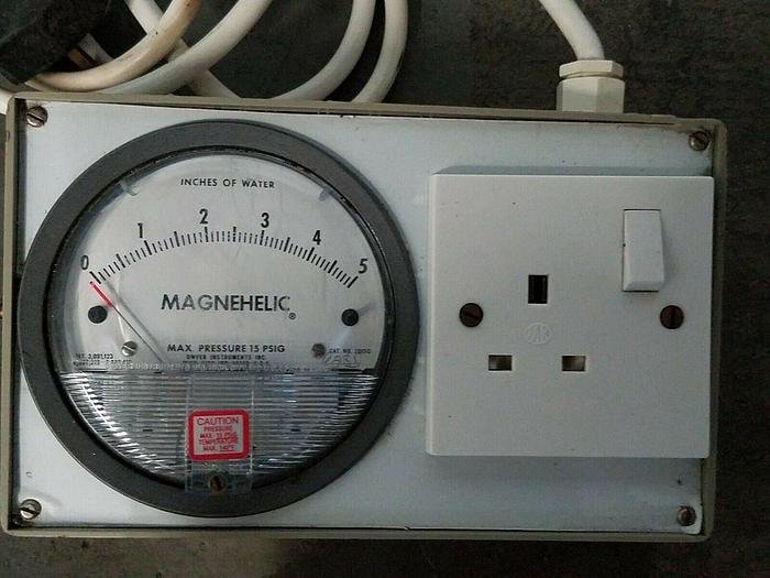 Used DWYER 0-5" MAGNEHELIC DIFFERENTIAL PRESSURE GAUGE