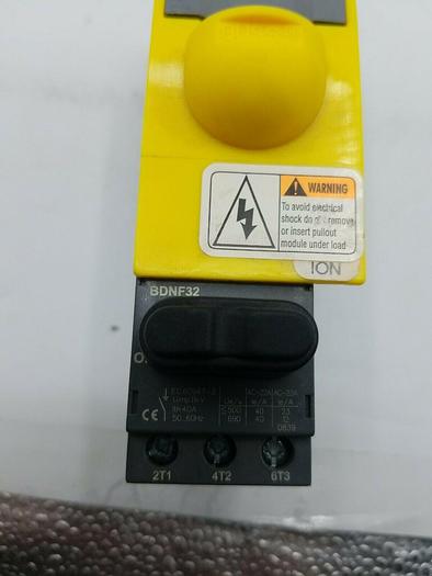 Used BUSSMANN 30 Amp Fuse Block OPM-1038RSW. BDNF32