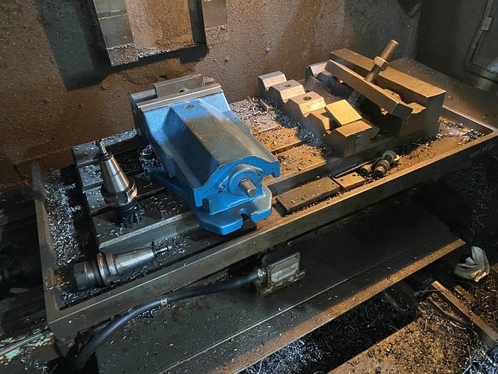 Used Used Victor VCentre 80 - 3 Axis Machining Center