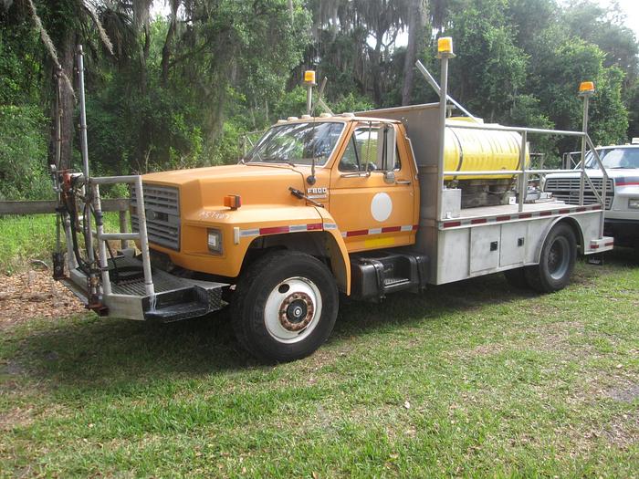 Used 1988 Ford F800 Spray Truck