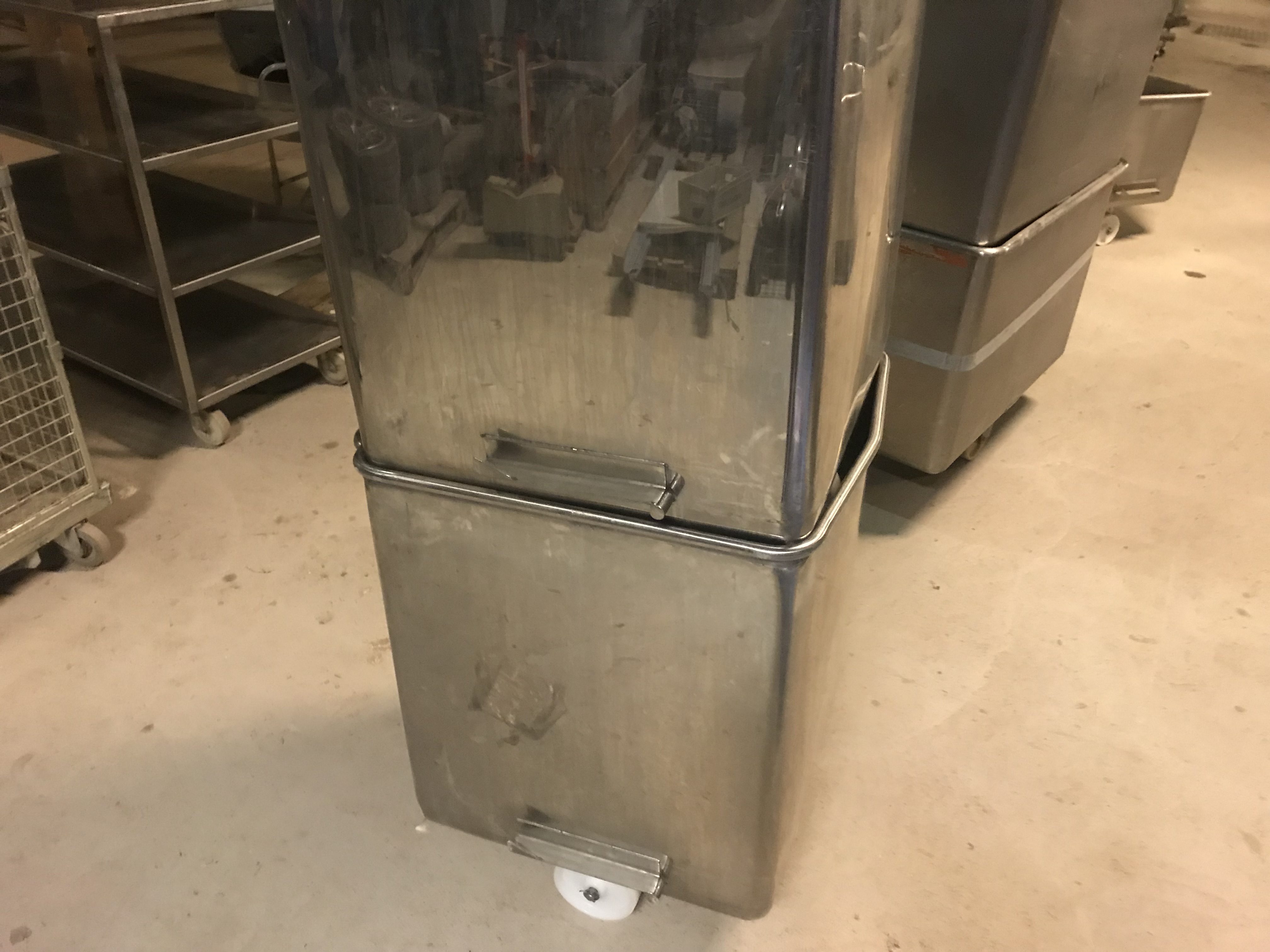 Begagnad Skänkvagnar 300liter