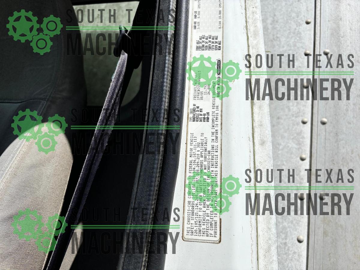 Used USED Freightliner 24' Box Truck