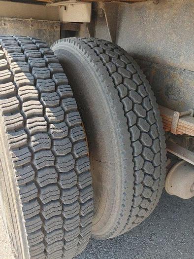 Used Elliott G85R Sign Crane on a 2007 International 4300 Flat Bed Truck - M28079