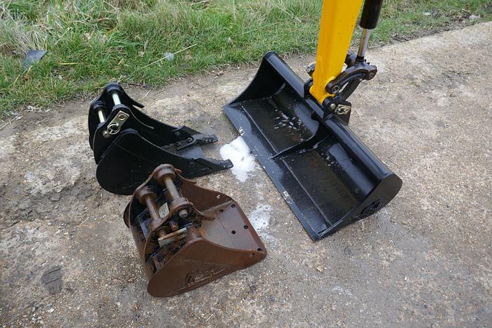 Used 2015 JCB 8018 CTS