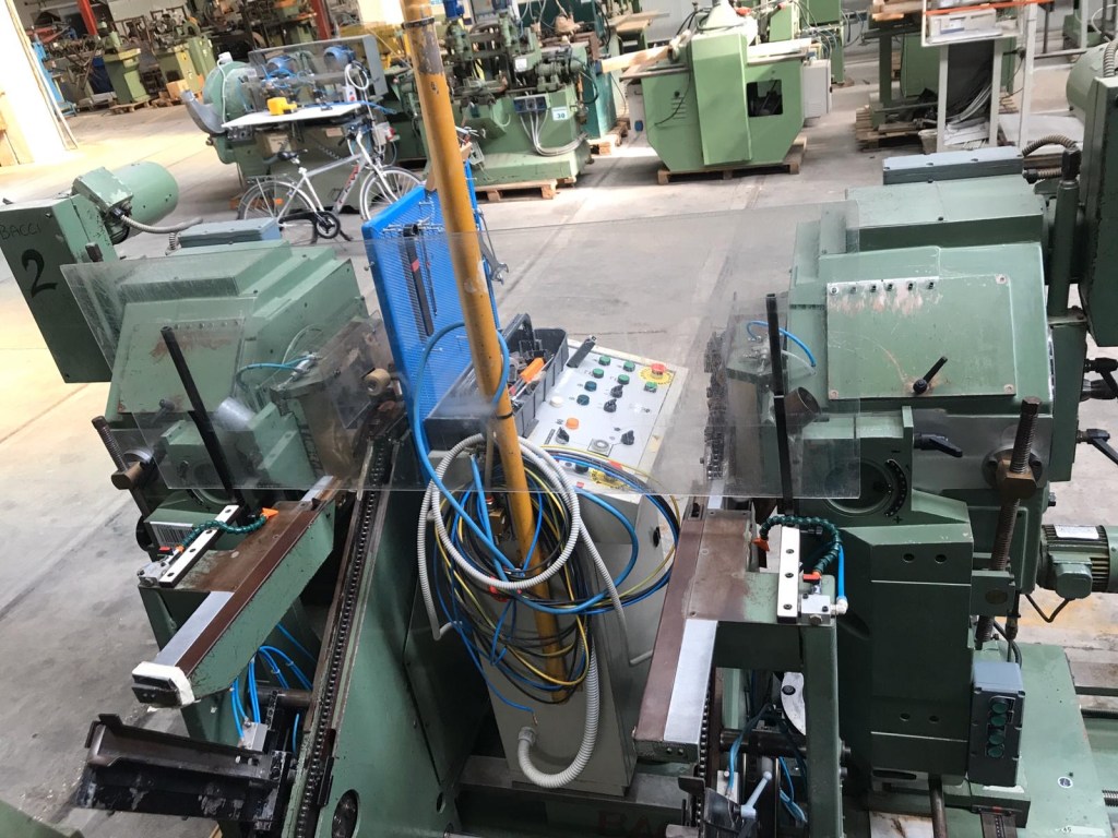 Usato 1990 Tenonatrice stondante doppia, automatica, marca Bacci