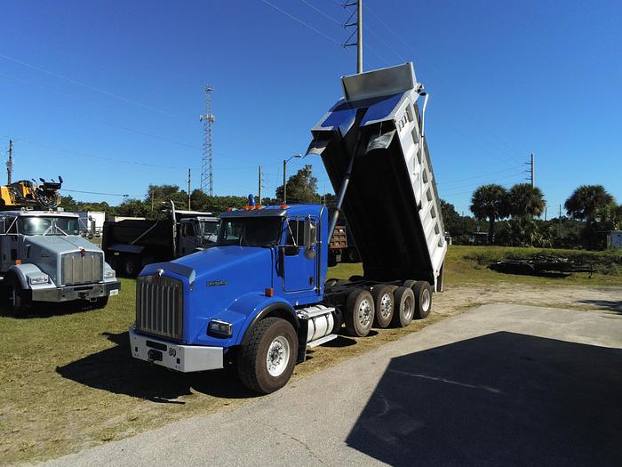 Used 2011 Kenworth T800 tri axle dump truck