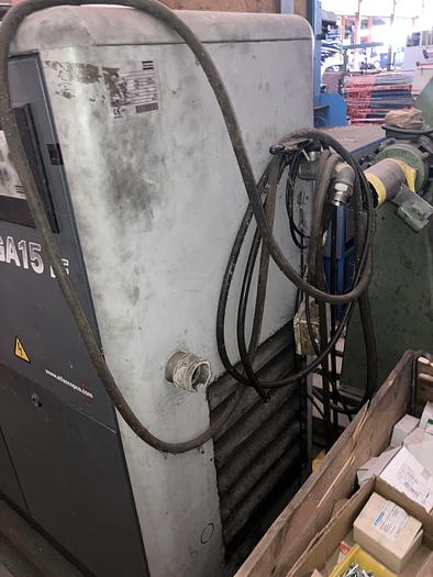 D'occasion Compresseur à vis rotatif lubrifié à l'huile avec sécheur frigorifique intégré