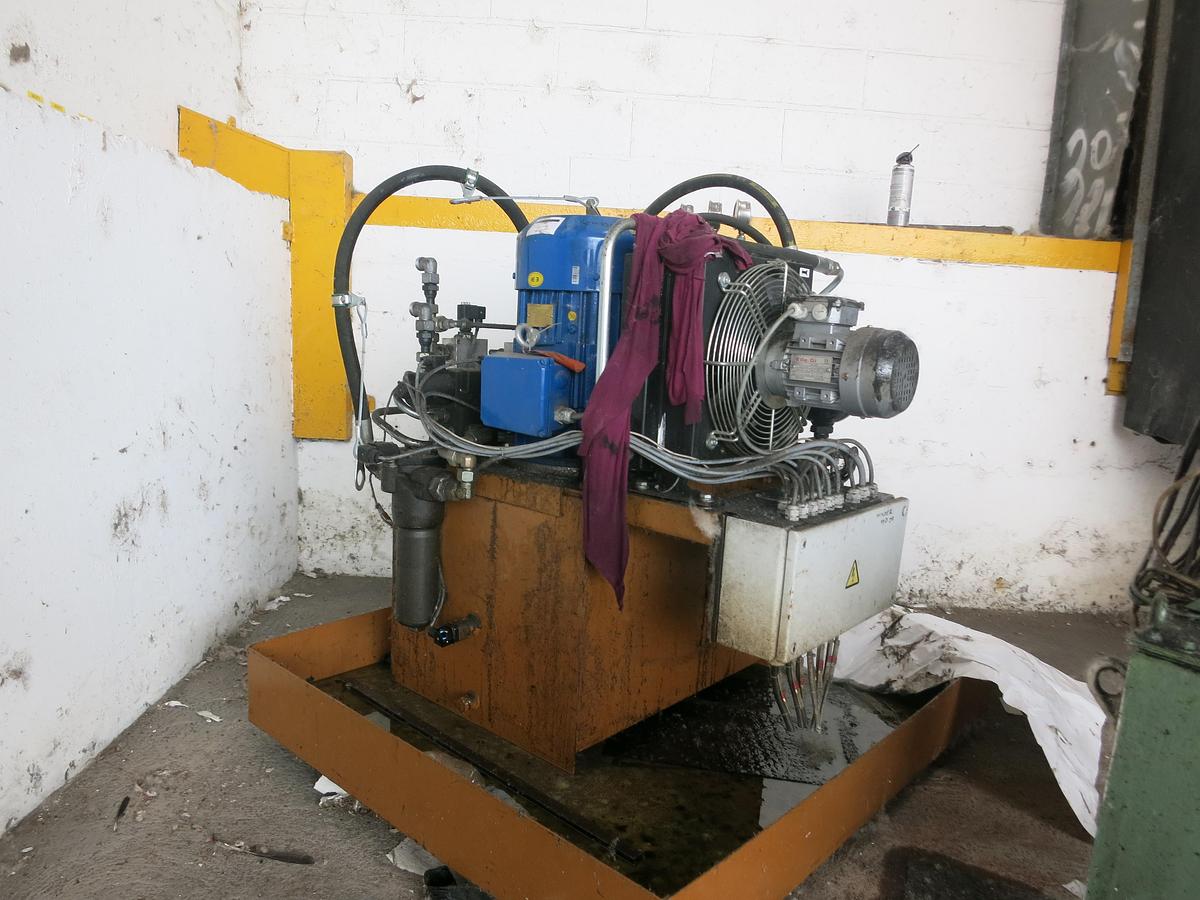 D'occasion Centrale hydraulique Beloit – 160 L pour bobineuse (rewinder)