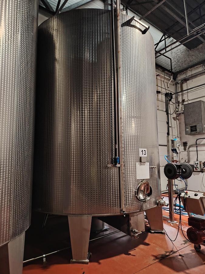 D'occasion Cuve inox 310 HL – Cylindrique sur pieds – Finition gaufrée