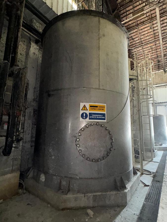Used Cuves verticales INOX 35 m³ avec platine de visite et piquages
