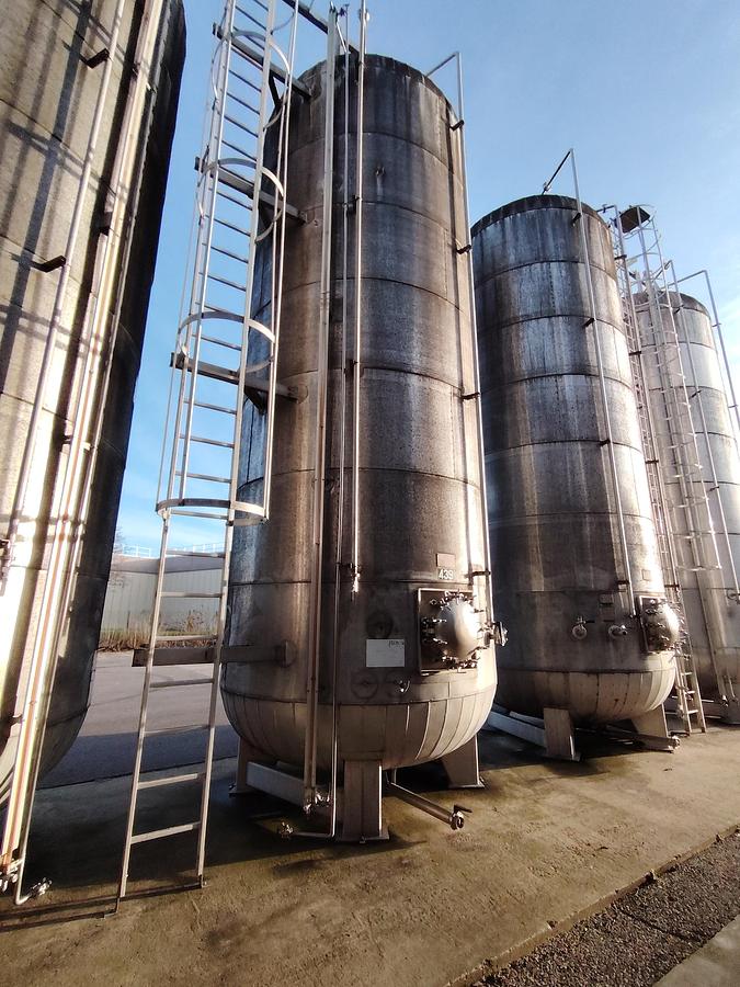 D'occasion Cuve inox 350 HL – Cylindrique sur pieds – Pression / Isolation / Échelle crinoline