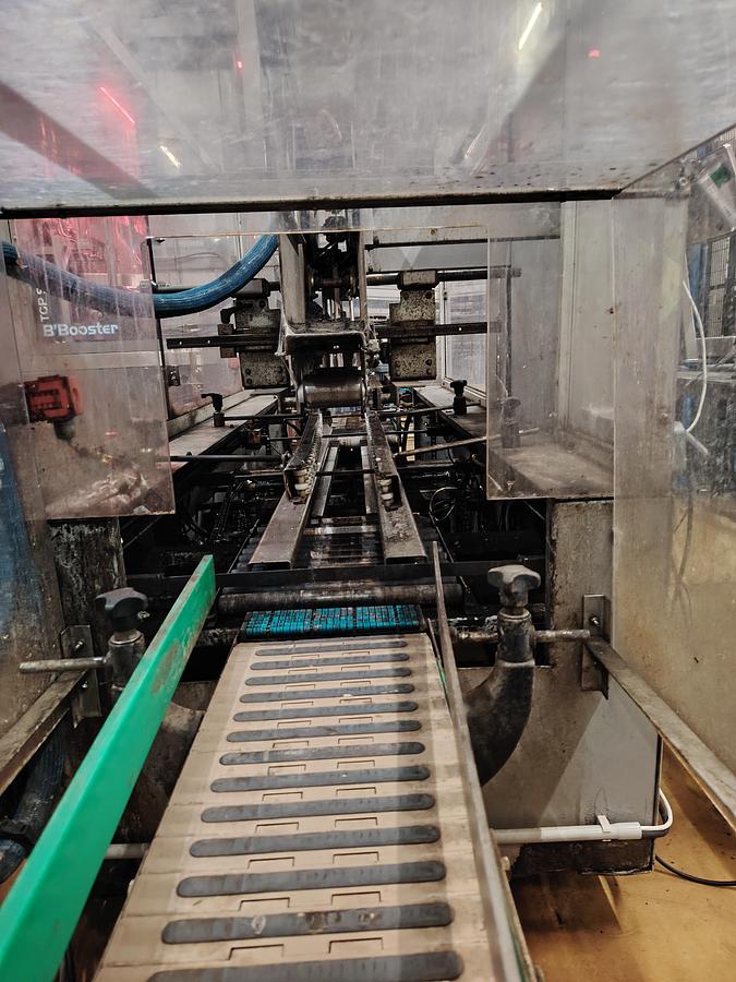 D'occasion Fermeuse automatique CERMEX (intégrée avec un système de collage Nordson ProBlue 7)