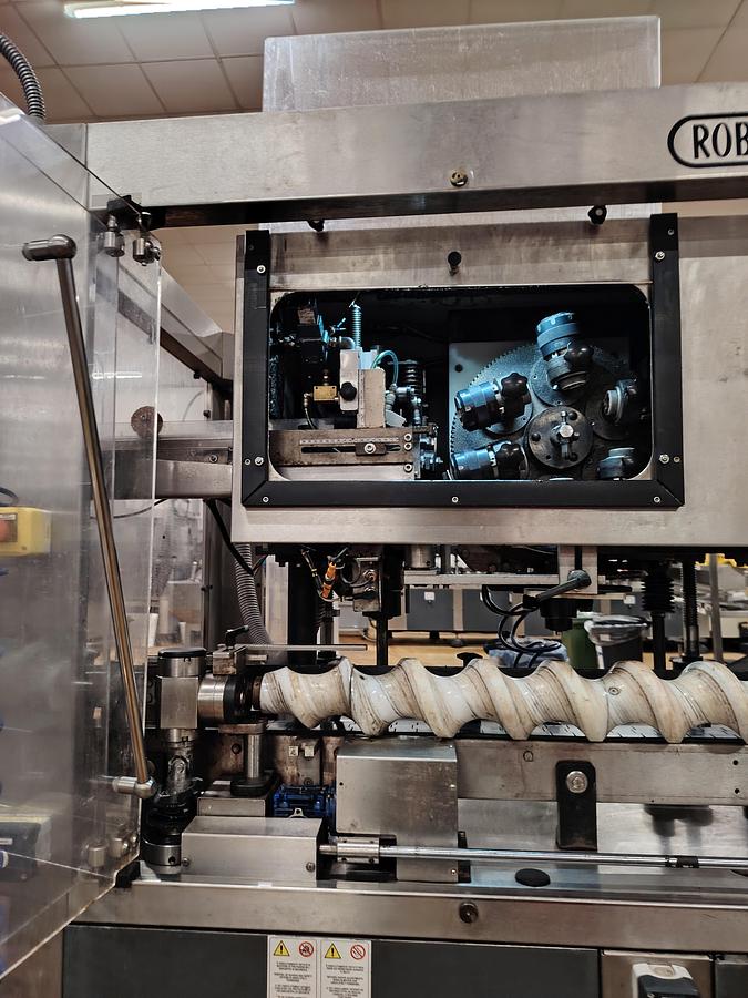 D'occasion Capsuleuse automatique industrielle ROBINO & GALANDRINO POKER Z 9/16