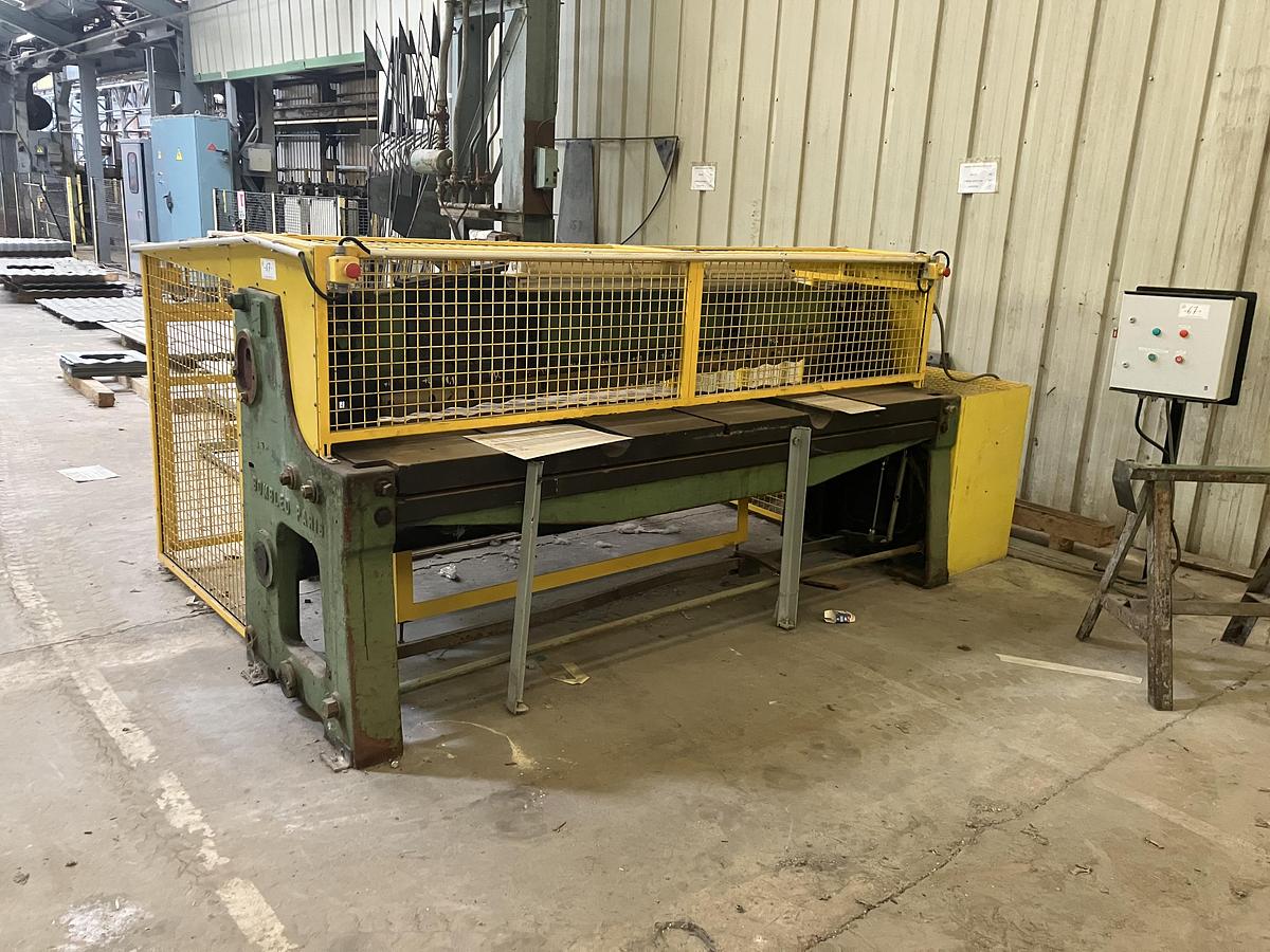 D'occasion Cisaille hydraulique pour tôles ondulées