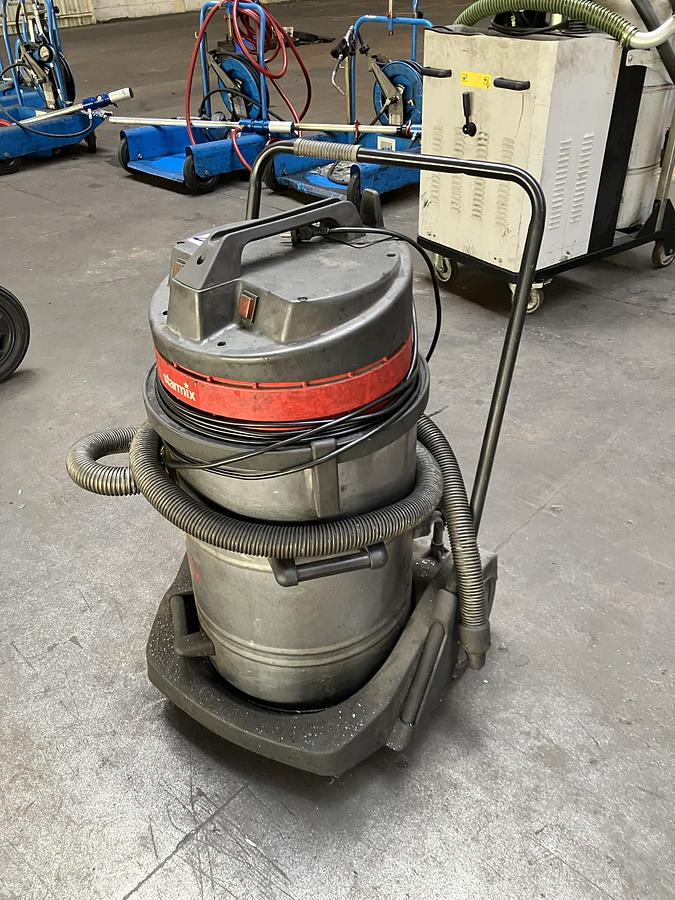 Used Industrial vacuum cleaner