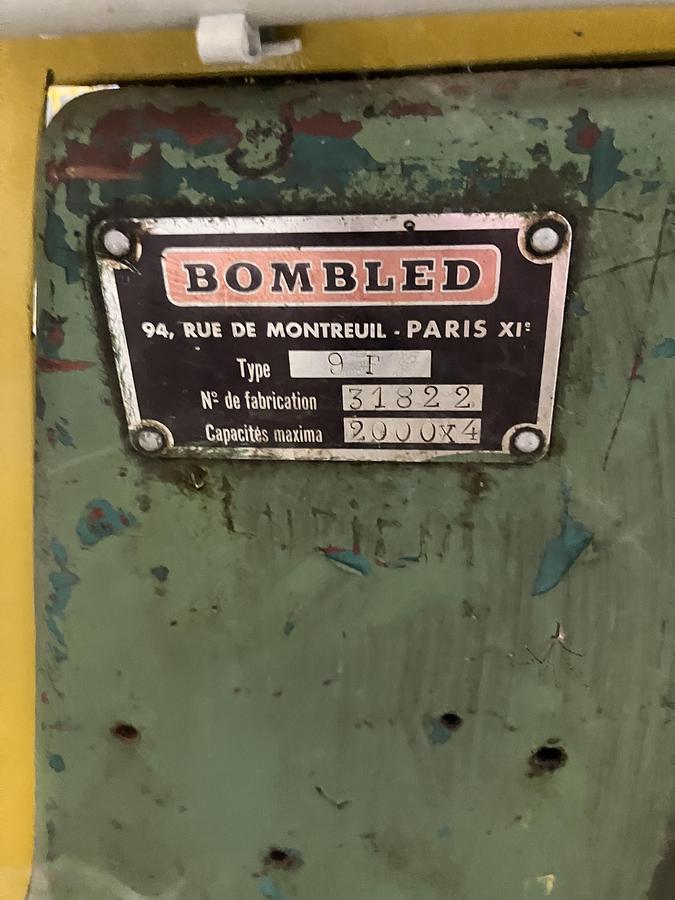 D'occasion Cisaille hydraulique pour tôles ondulées