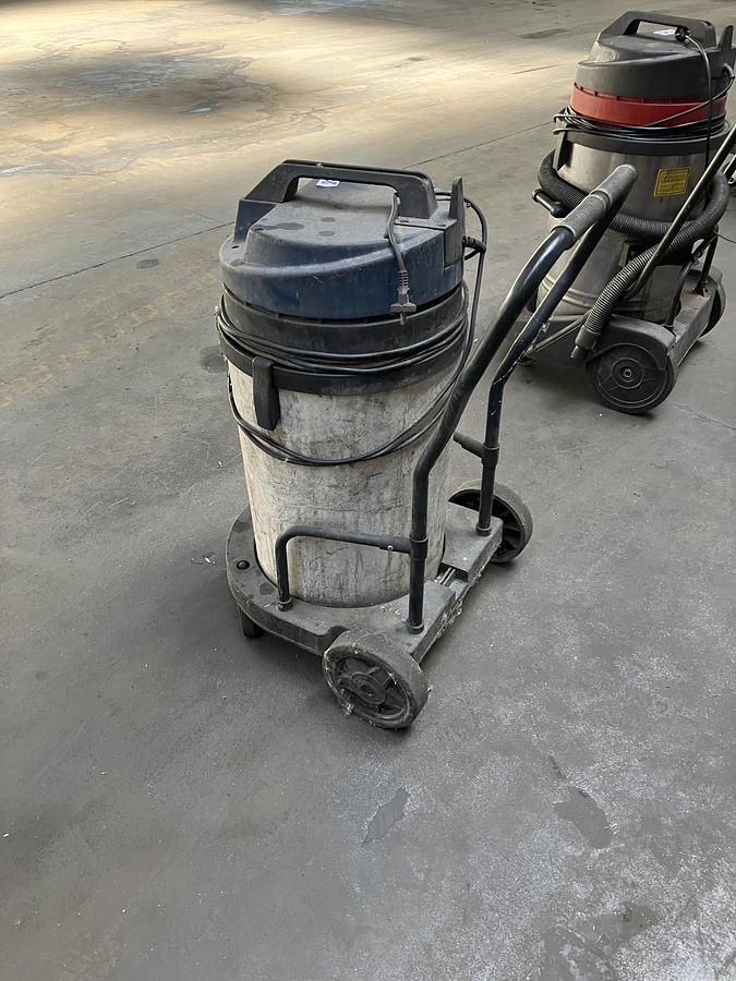 Used Industrial vacuum cleaner