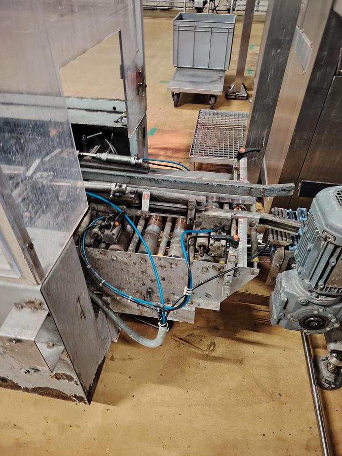 D'occasion Fermeuse automatique CERMEX (intégrée avec un système de collage Nordson ProBlue 7)