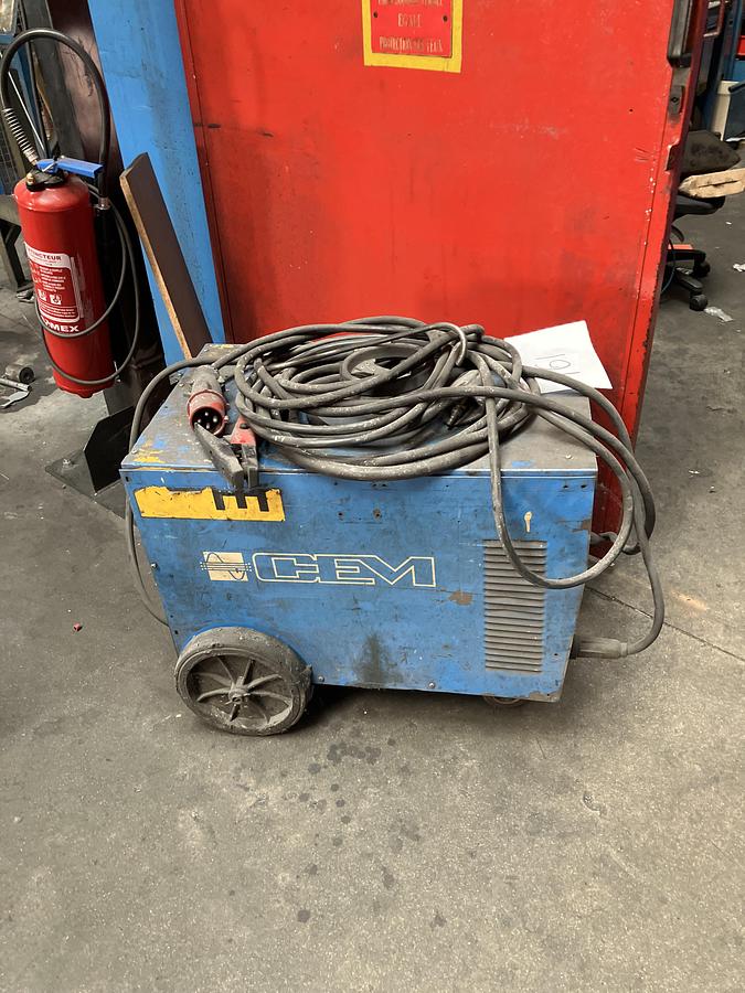 Used WELDING MACHINE