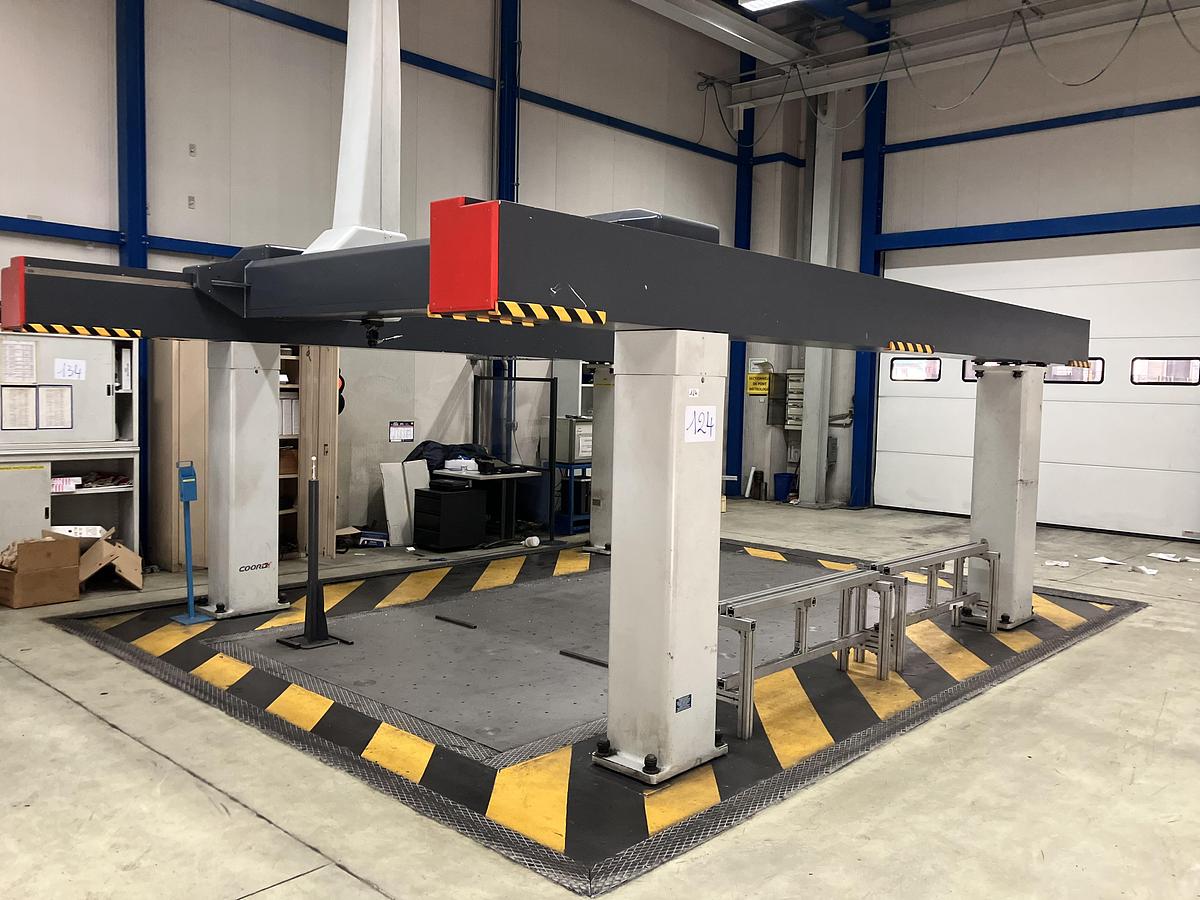 Used Three-dimensional measuring machine