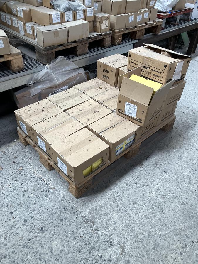 D'occasion Lot de 150 Tonnes de Boulonnerie