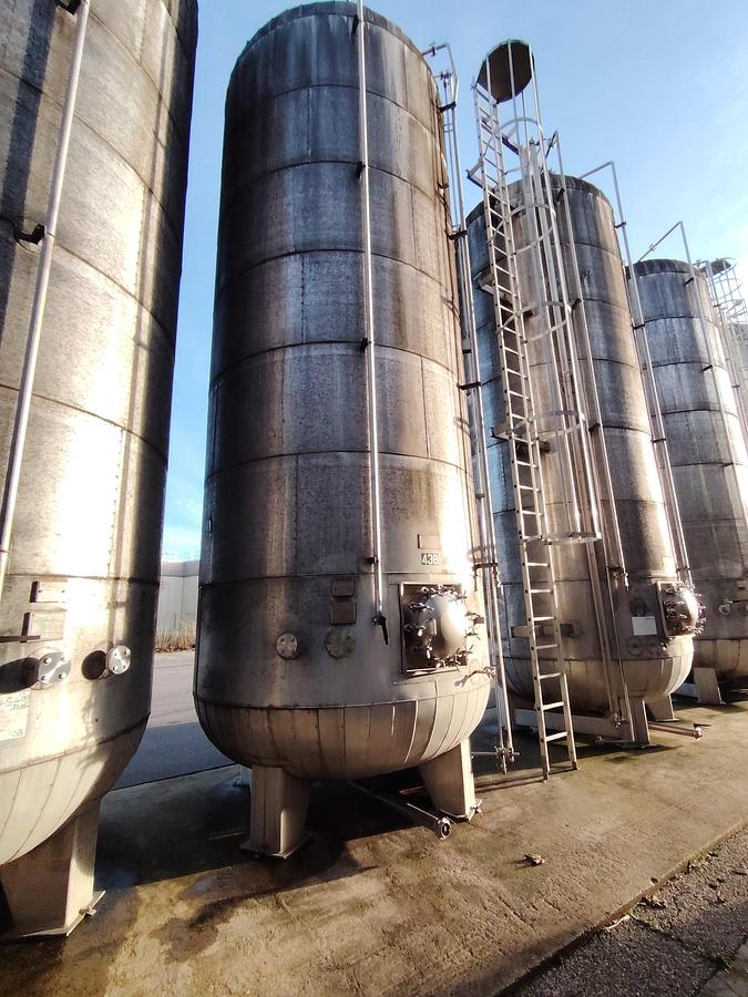 D'occasion Cuve inox 350 HL – Cylindrique sur pieds – Pression / Isolation / Échelle crinoline