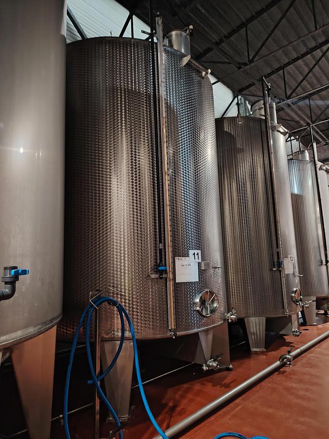 D'occasion Cuve inox 310 HL – Cylindrique sur pieds – Finition gaufrée