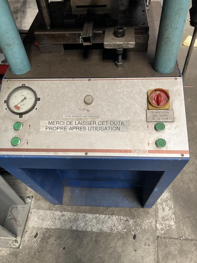 D'occasion Presse hydraulique de formage / d’emboutissage 15T