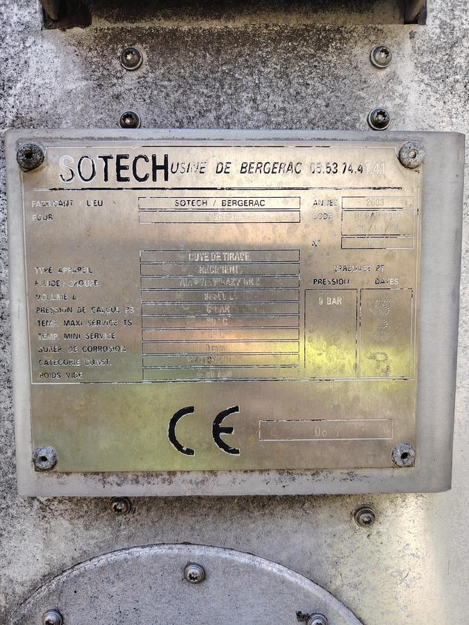 D'occasion Cuve inox 350 HL – Cylindrique sur pieds – Pression / Isolation / Échelle crinoline