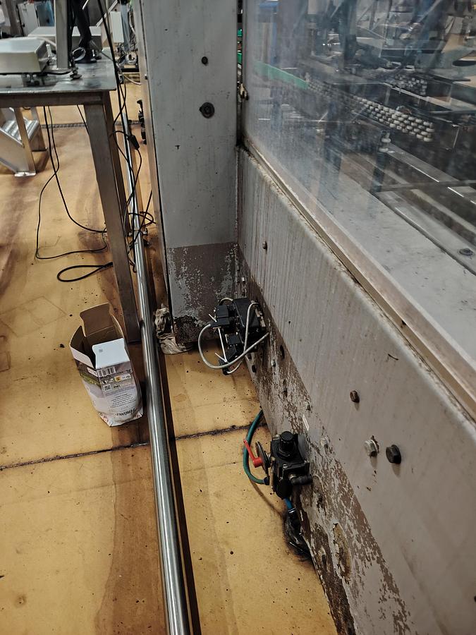 D'occasion Fermeuse automatique CERMEX (intégrée avec un système de collage Nordson ProBlue 7)